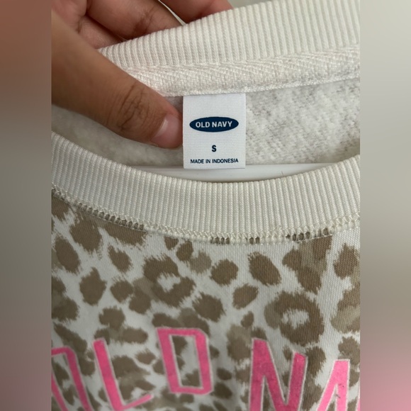 Old Navy Pink and Leopard Sweatshirt🎀 - Picture 3 of 9